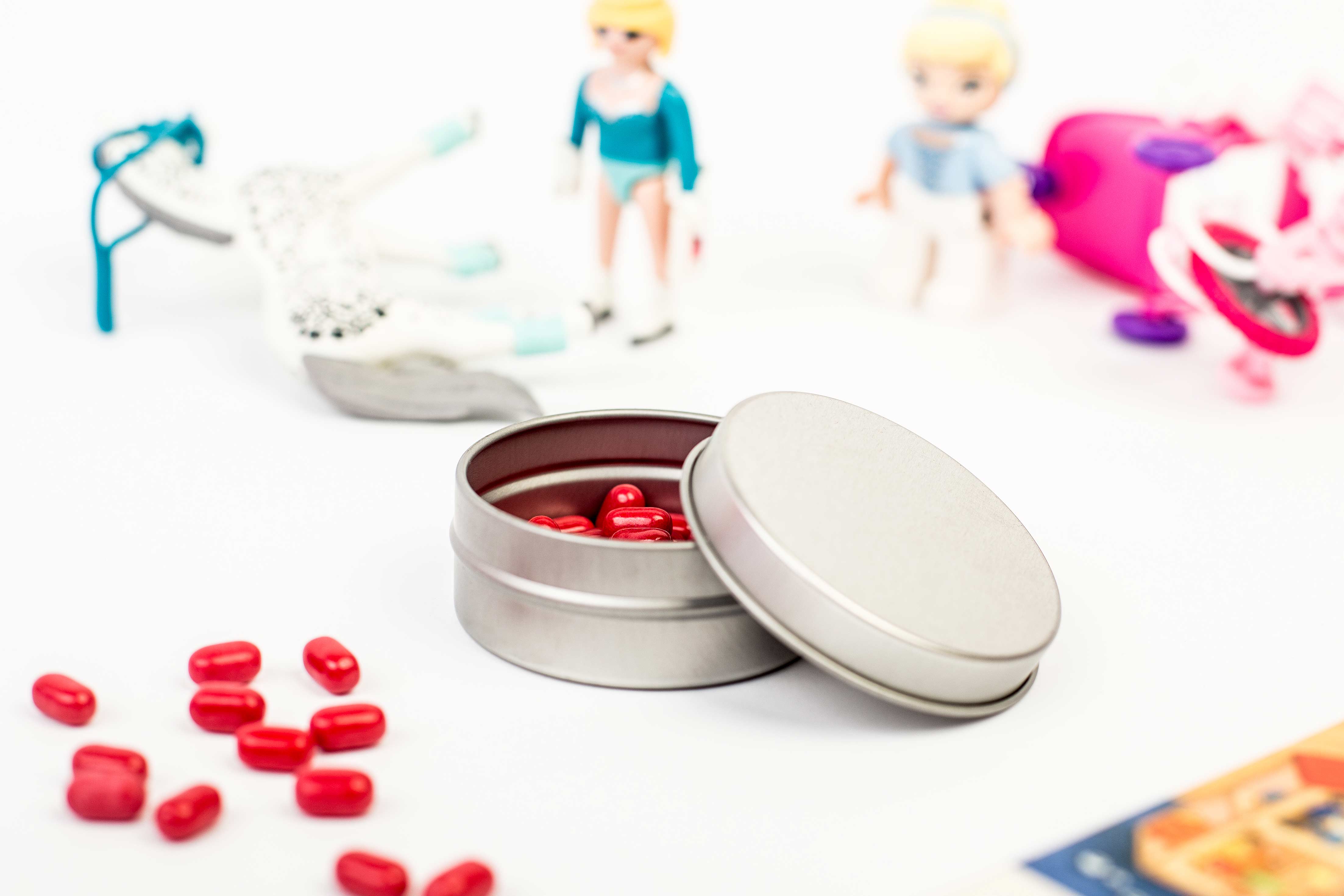 Round tin box