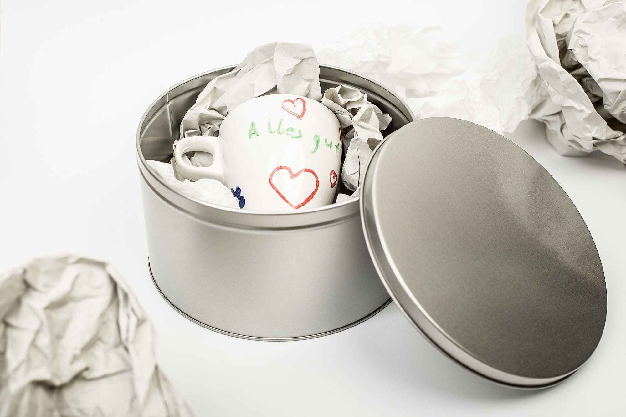 Round tin box
