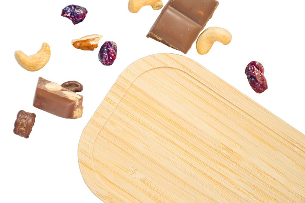 Bamboo lid for lunch box, decorated with nuts, chocolate, and dried fruit – environmentally friendly replacement lid