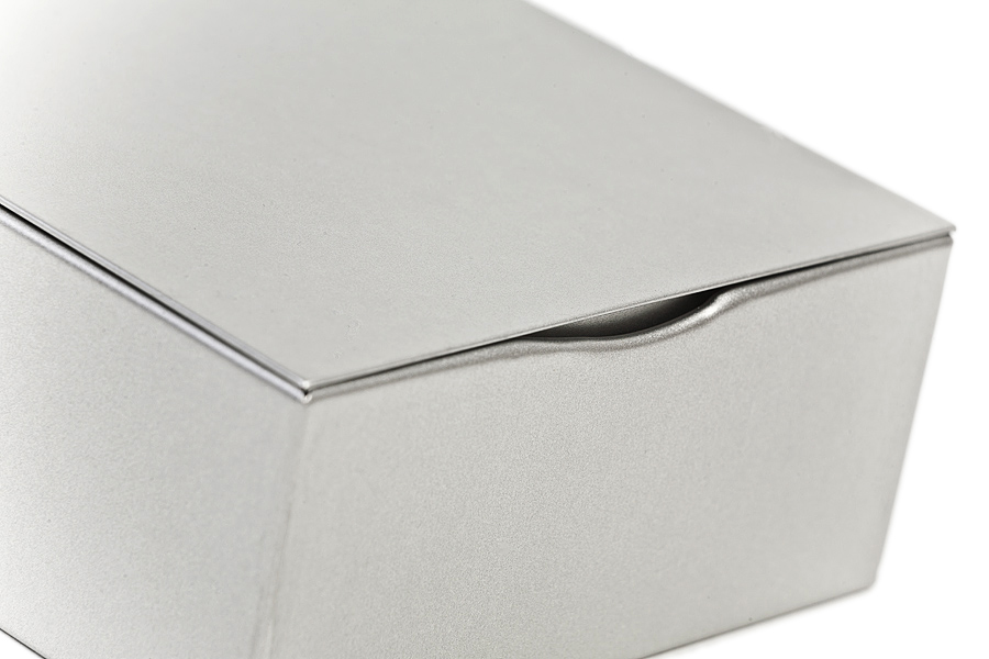 hinged lid box made of tinplate