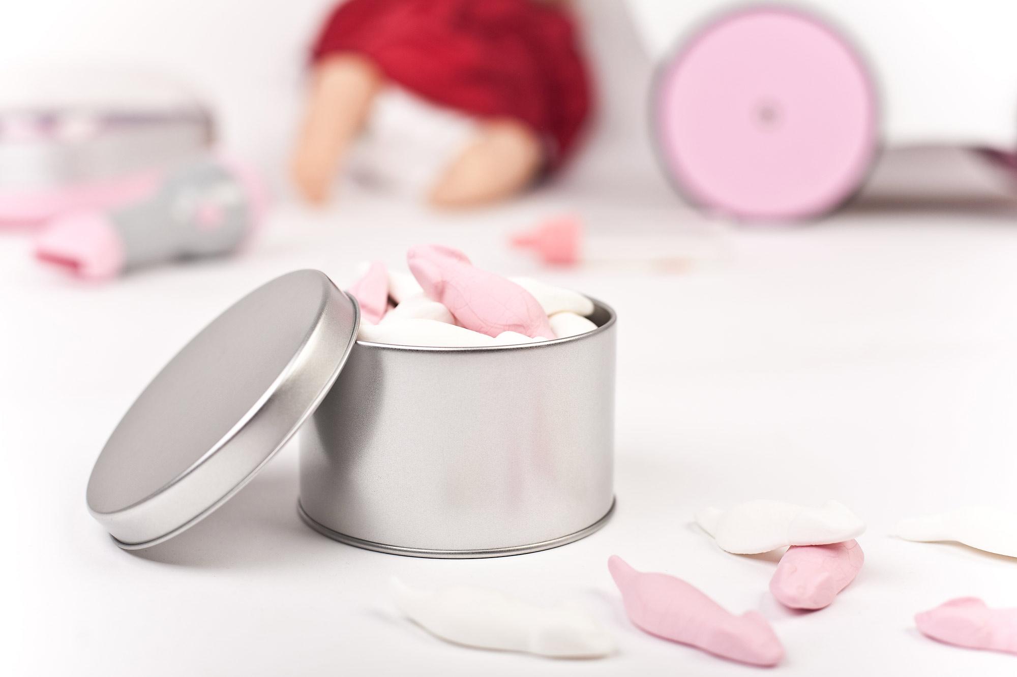 Round tin box