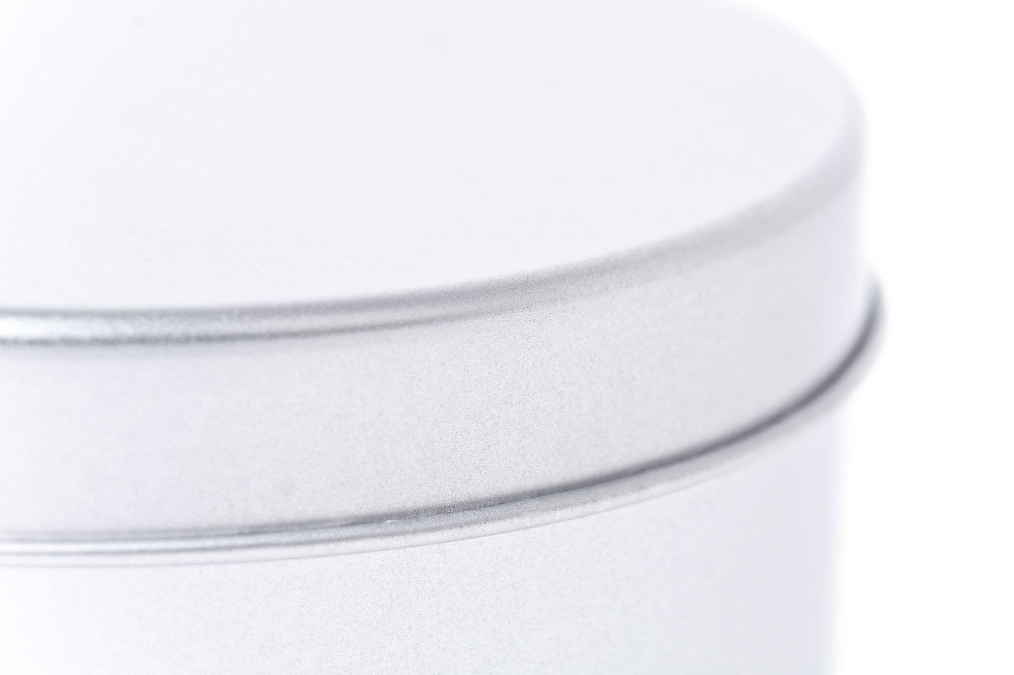 Round tin box