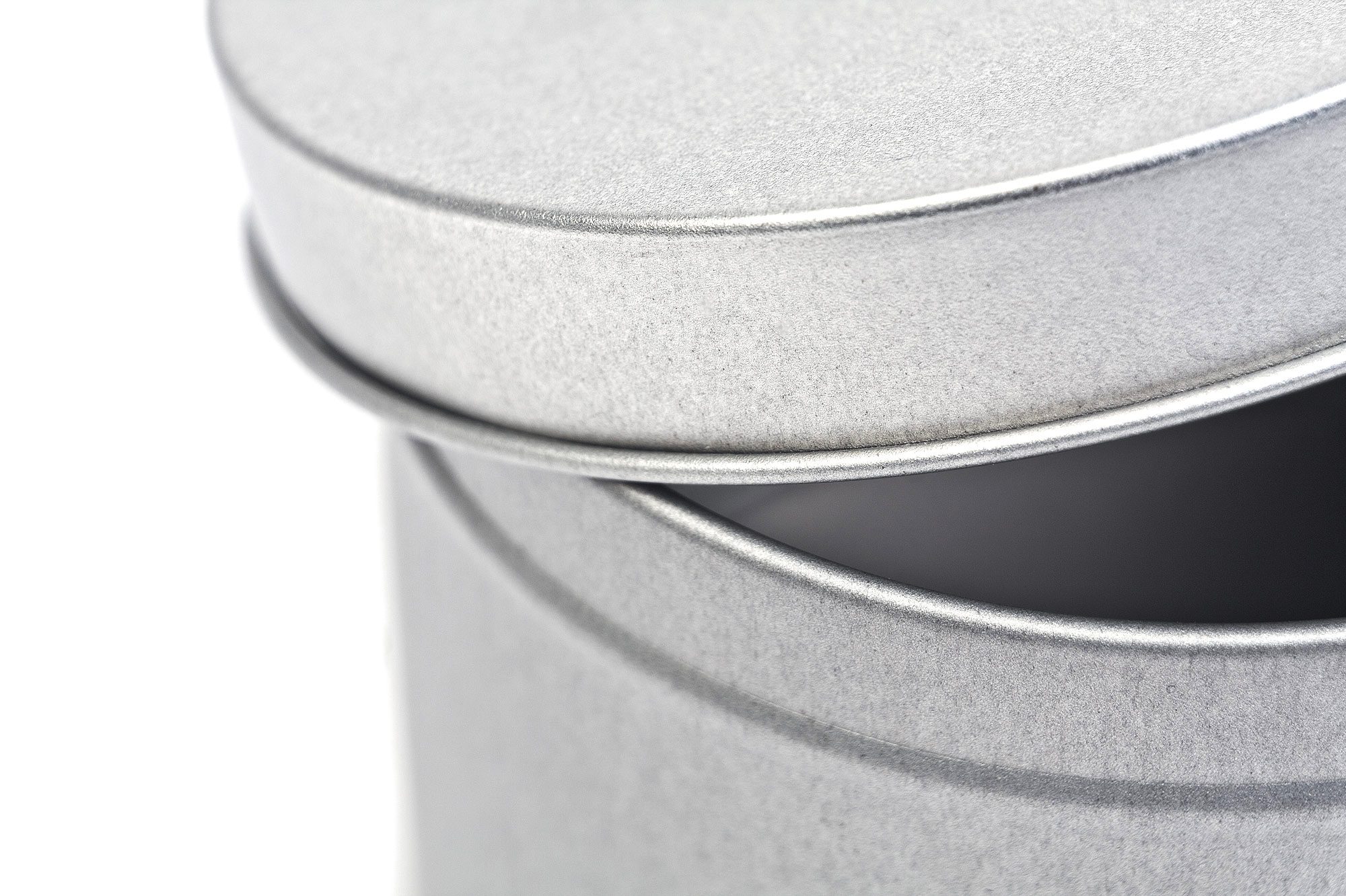 Round tin box