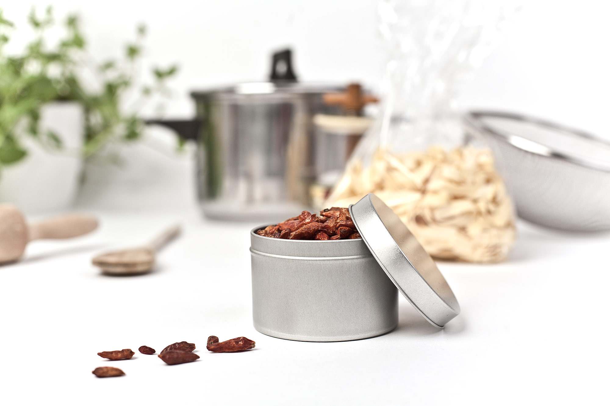 Round tin box