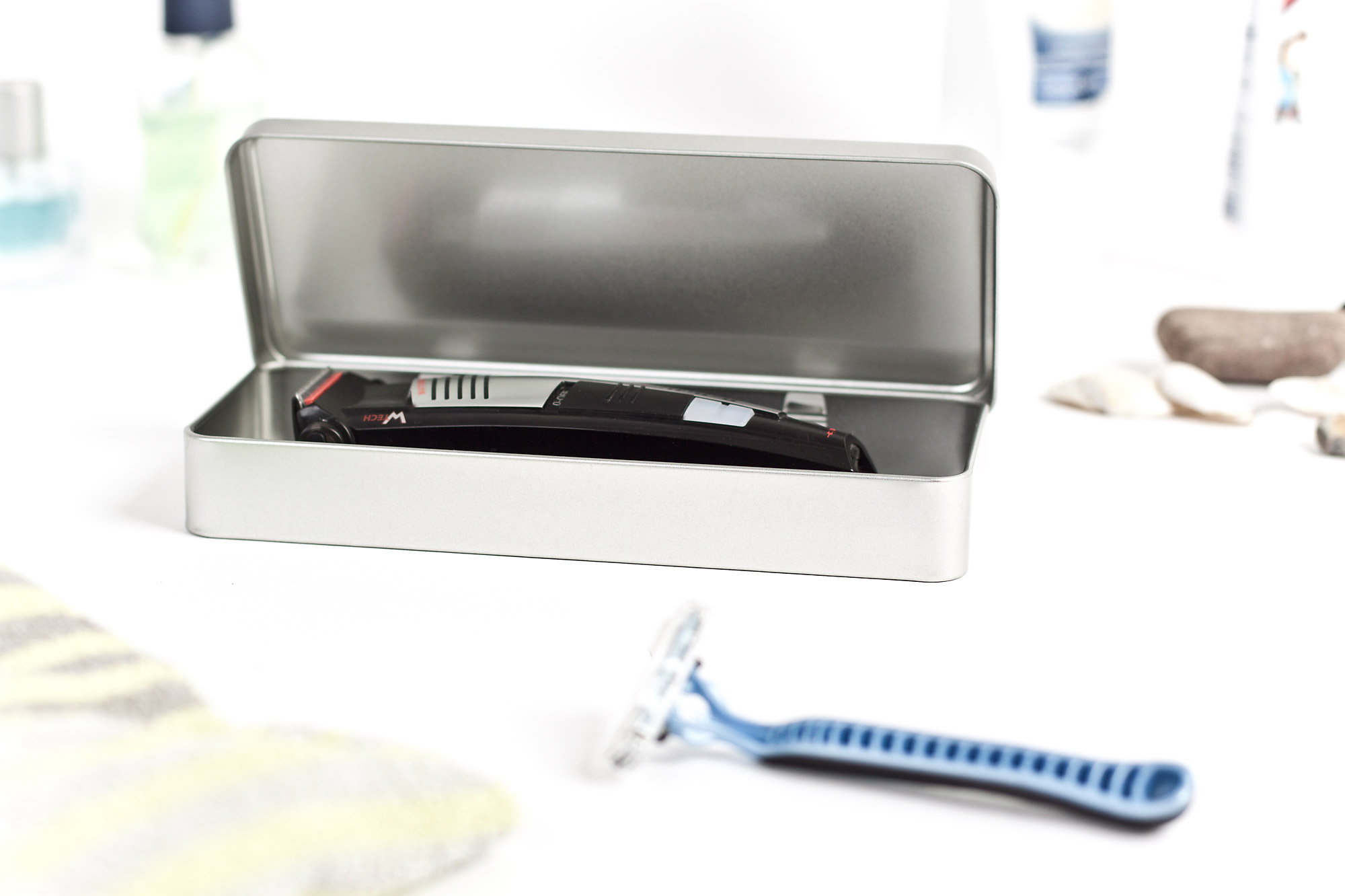 rectangular tin box for shaving accessories