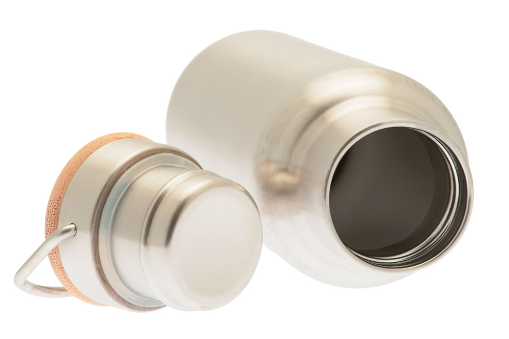 stainless steel bottle with bamboo lid