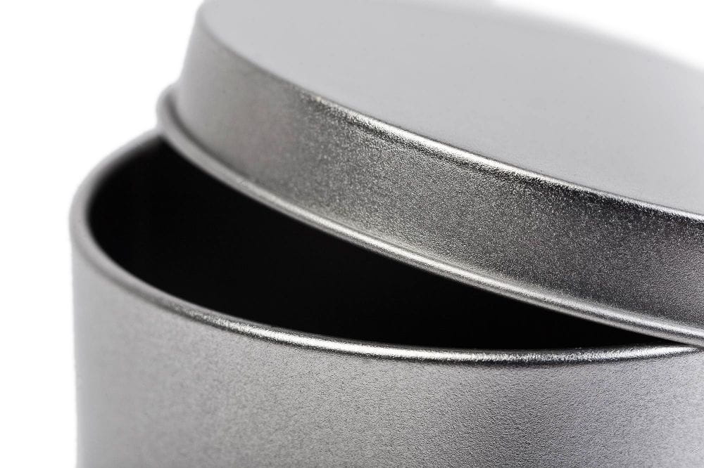 Round tin box