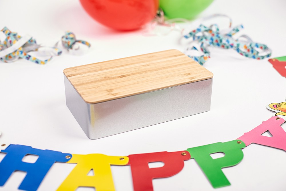 biscuits box with bamboo lid